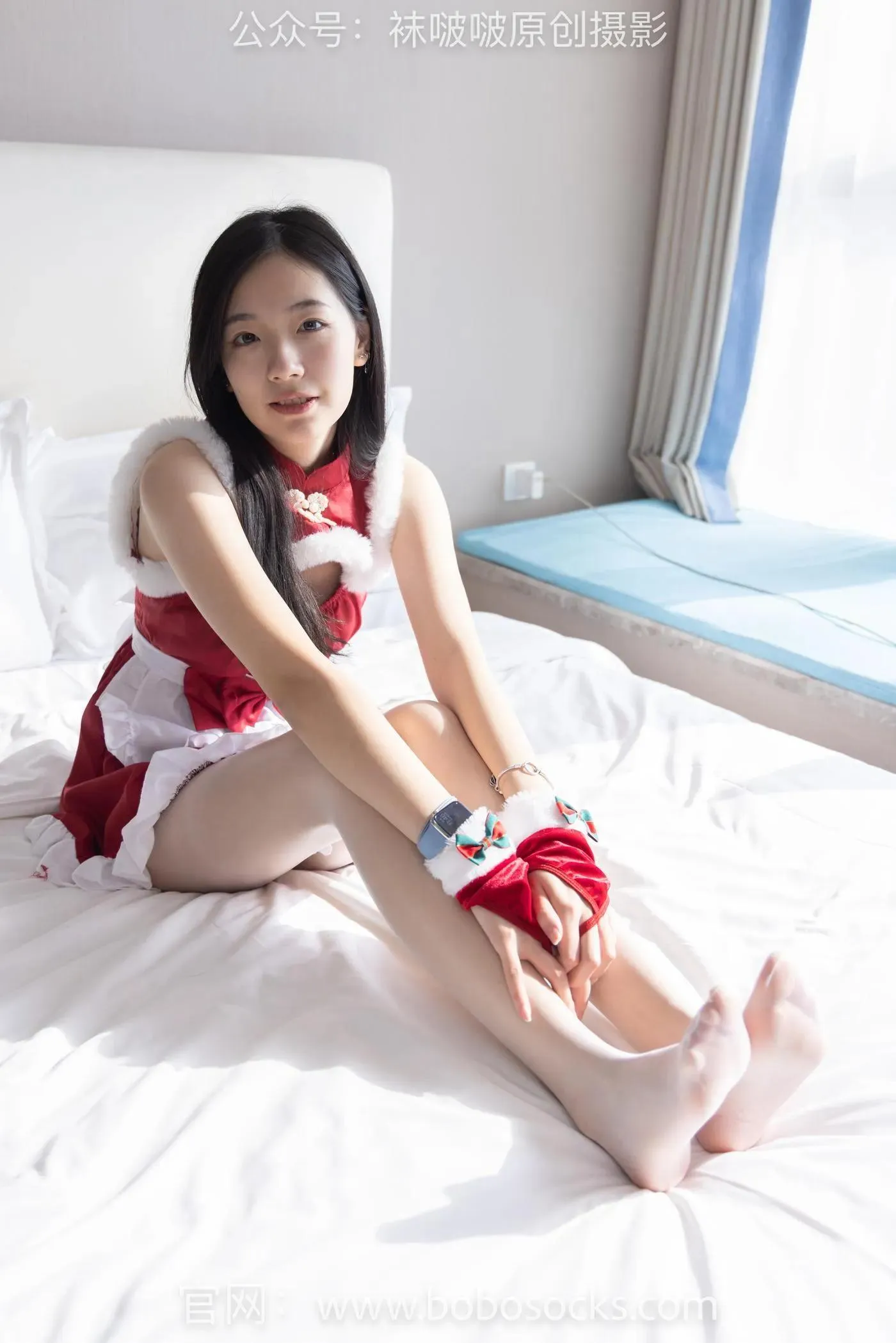 [BoBoSocks袜啵啵]NO.153 小甜豆-华伦天奴高跟鞋、油亮肉丝、油亮白丝、圣诞服 [140P]插图5